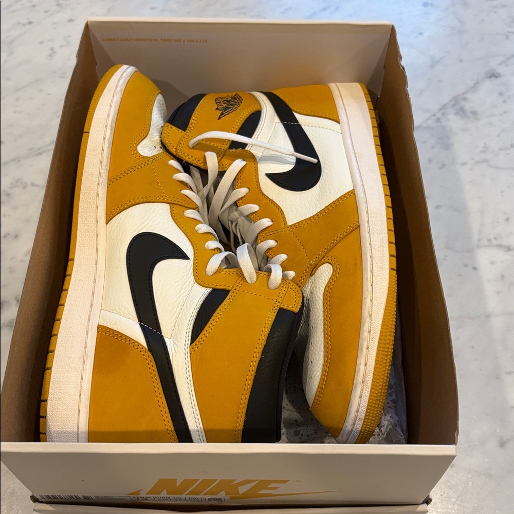EUC! Men’s Air Jordan 1 Retro High OG, Yelliw Ochre/Black, Size 13,